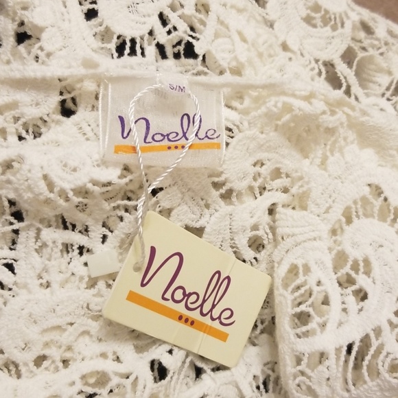 NOELLE white lace top - Picture 3 of 4